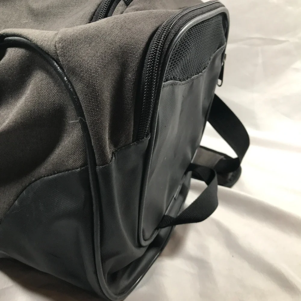 Under Armour‎ Storm Black Duffle Bag Shoulder Strap Handles Zip Close 18